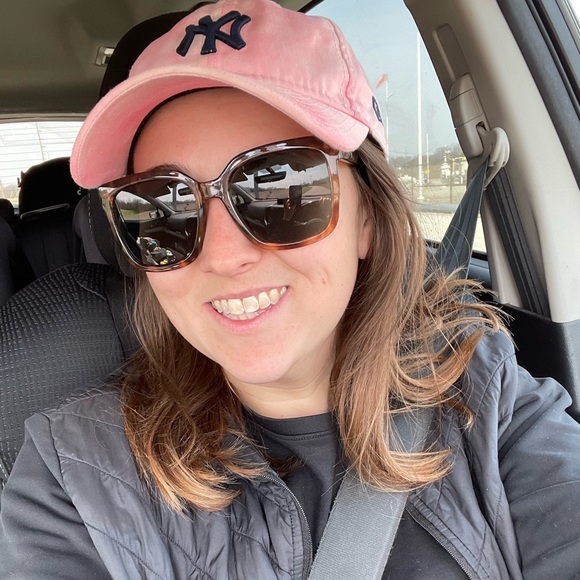 POSH AMBASSADOR: Taylor Norris - Picture 1 of 1